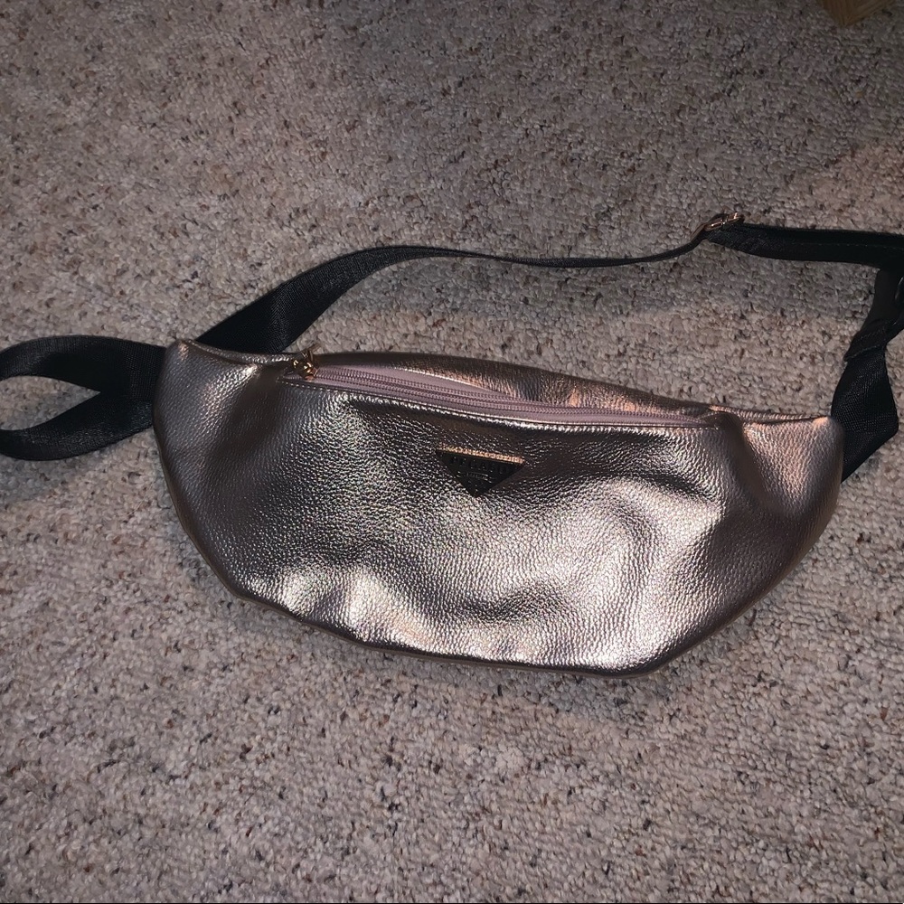 💕MUST GO Metallic Fanny Pack